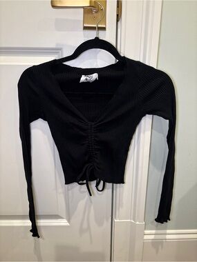 Princess Polly Women’s Black Ruched Front Long Sleeve Crop Top